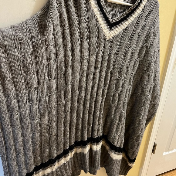 Ugg Poncho XS/S fits most - Picture 2 of 9